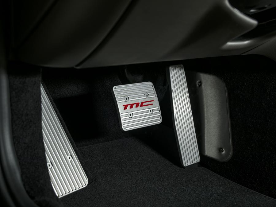 Детали интерьера Maserati GranTurismo MC 2017 года  (фото 11 из 70)